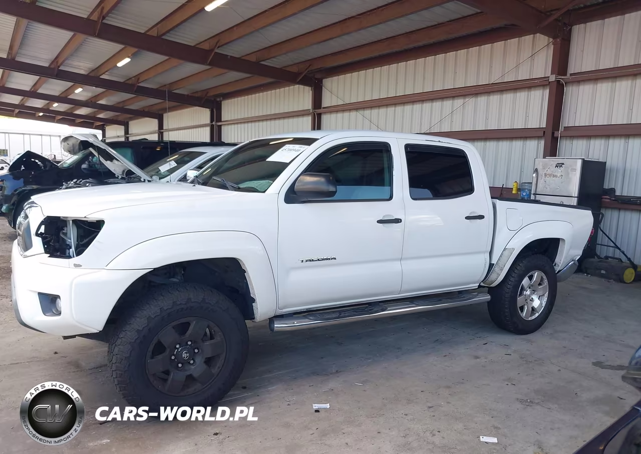 2015 Toyota Tacoma Base V6 VIN:3TMLU4ENXFM203741 - 14