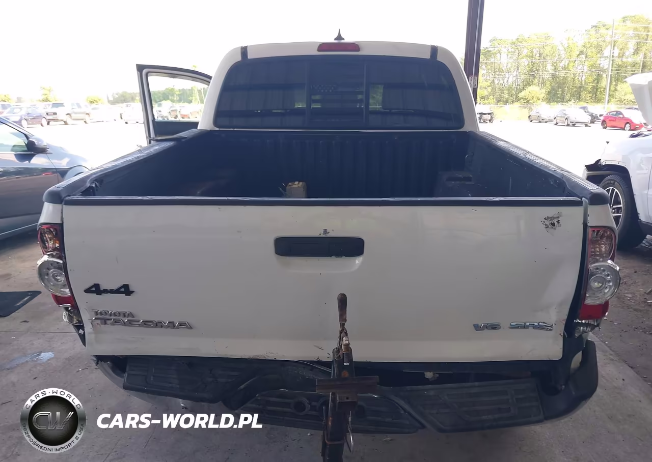 2015 Toyota Tacoma Base V6 VIN:3TMLU4ENXFM203741 - 16