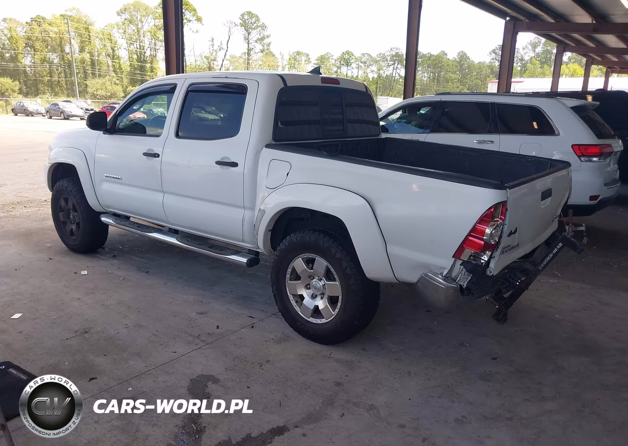 2015 Toyota Tacoma Base V6 VIN:3TMLU4ENXFM203741 - 3