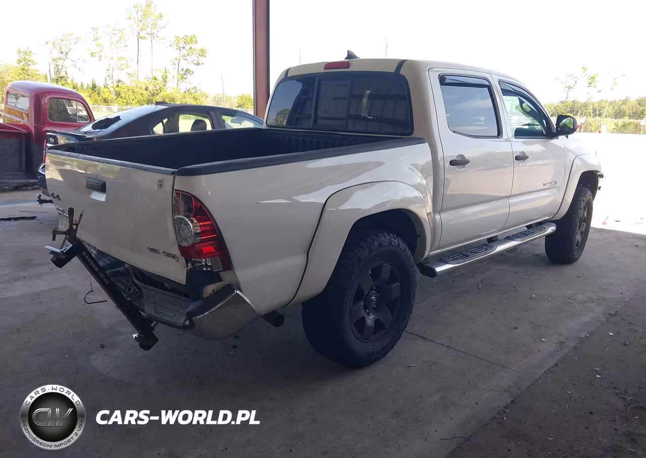 2015 Toyota Tacoma Base V6 VIN:3TMLU4ENXFM203741 - 4