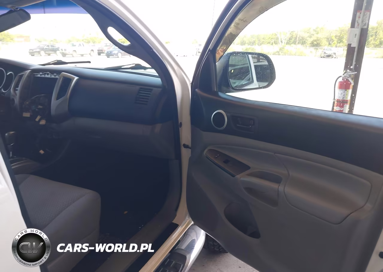2015 Toyota Tacoma Base V6 VIN:3TMLU4ENXFM203741 - 5