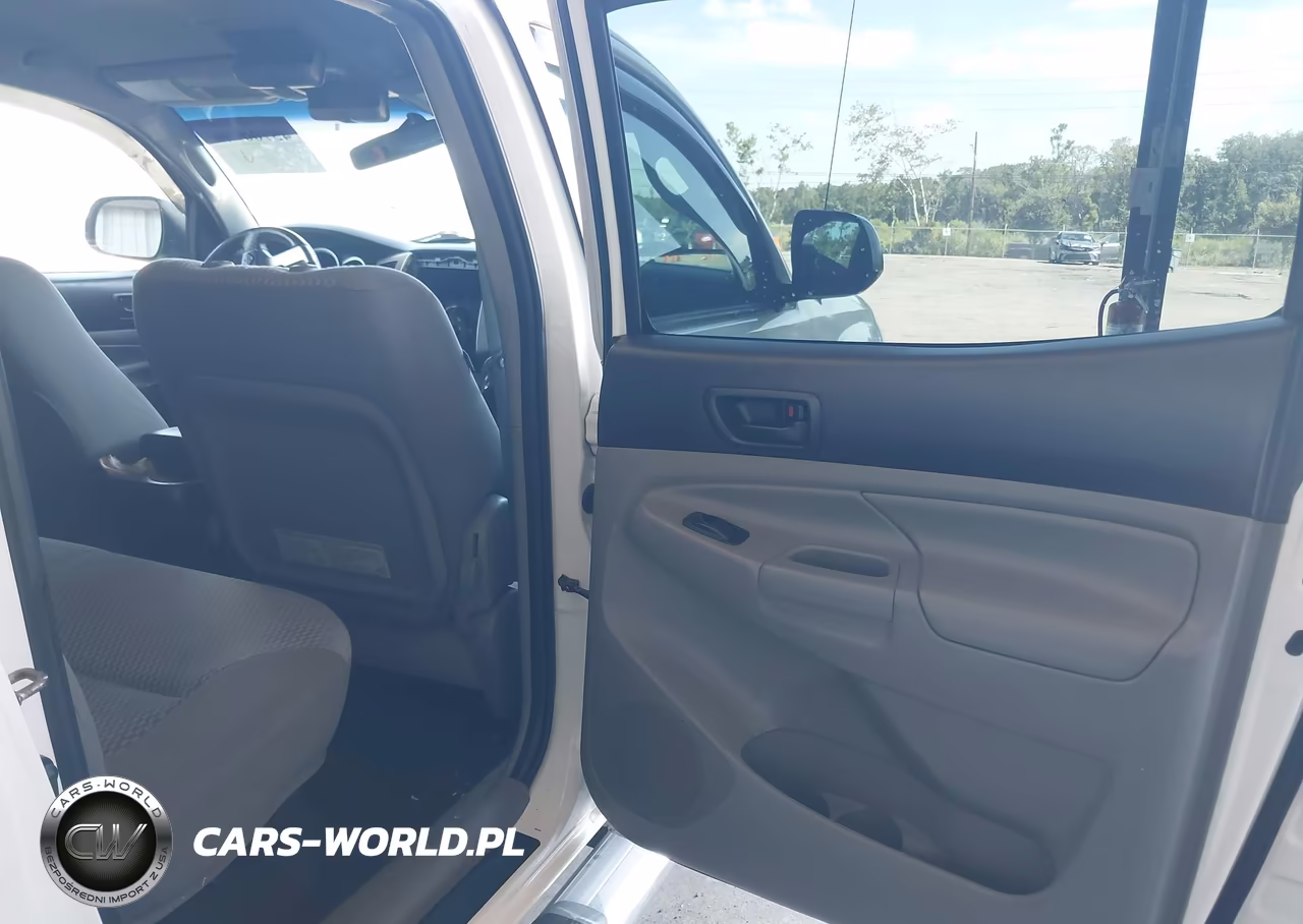 2015 Toyota Tacoma Base V6 VIN:3TMLU4ENXFM203741 - 8