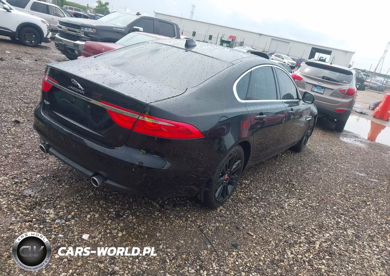 2017 Jaguar Xf 35T Premium VIN:SAJBJ4BV0HCY49496 - 4