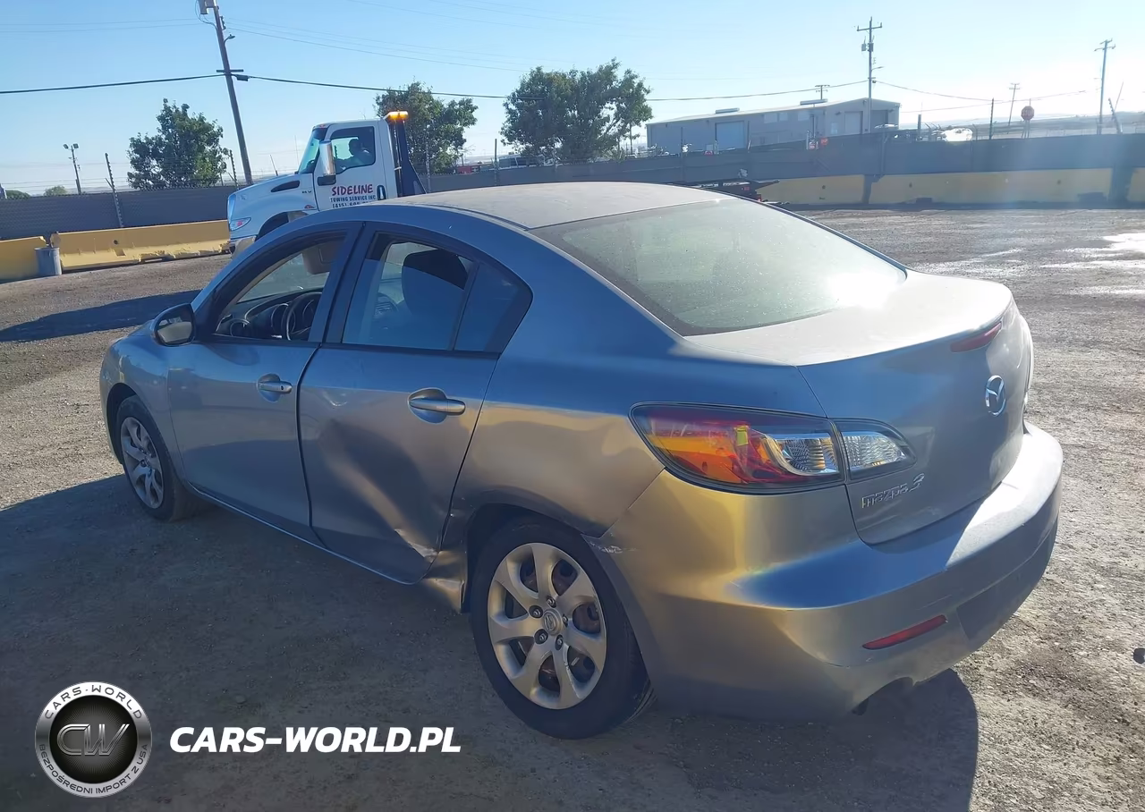 2013 Mazda Mazda3 I Sport VIN:JM1BL1UP7D1814868 - 3