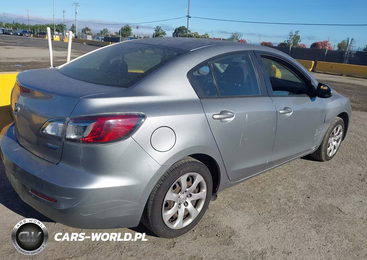 2013 Mazda Mazda3 I Sport VIN:JM1BL1UP7D1814868 - 4
