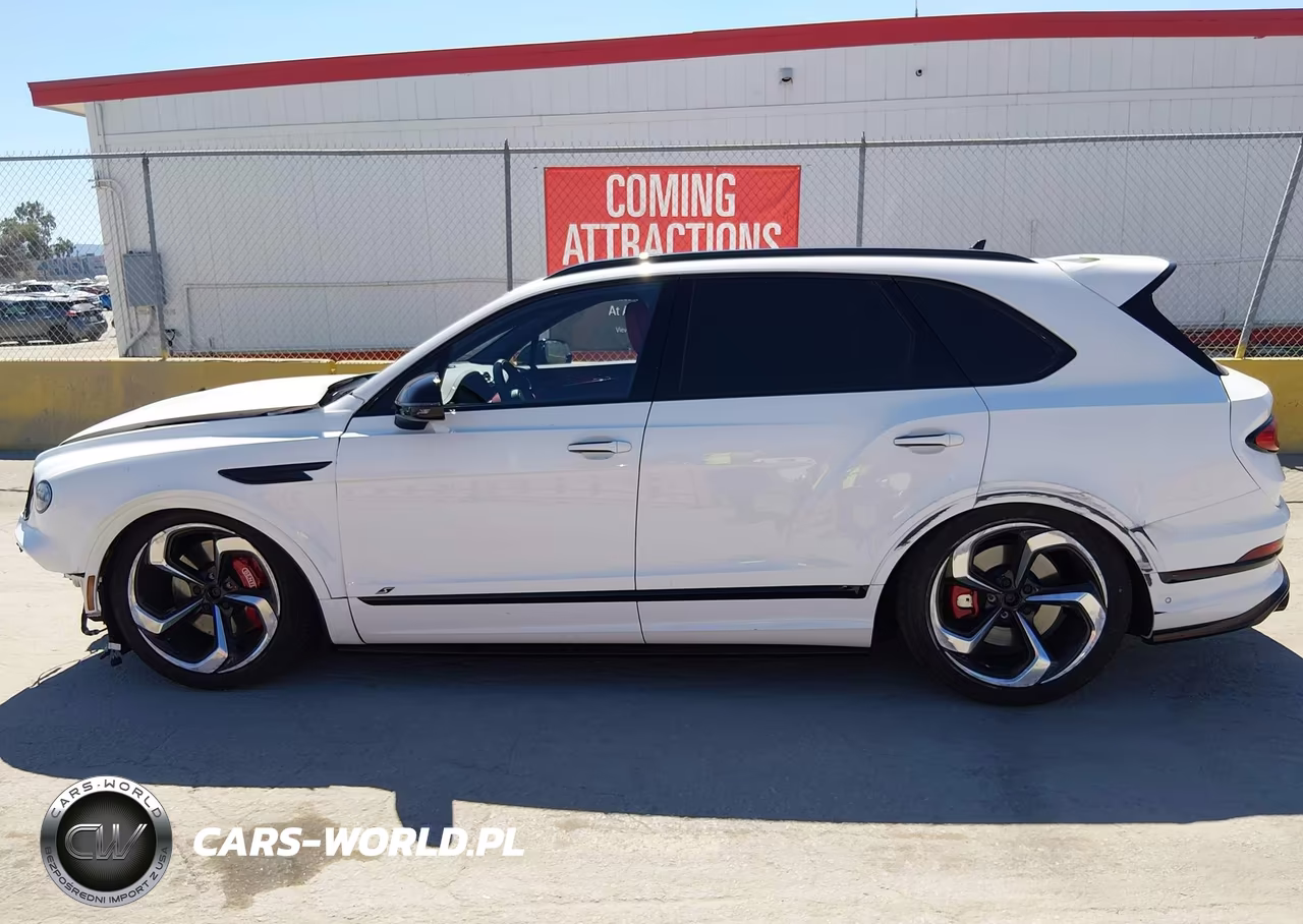 2023 Bentley Bentayga Azure-S VIN:SJAAT2ZV2PC022081 - 18