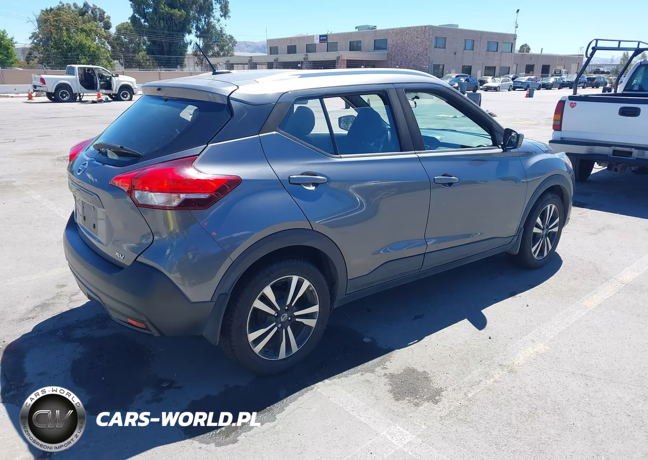 2019 Nissan Kicks Sv VIN:3N1CP5CU6KL535668 - 4