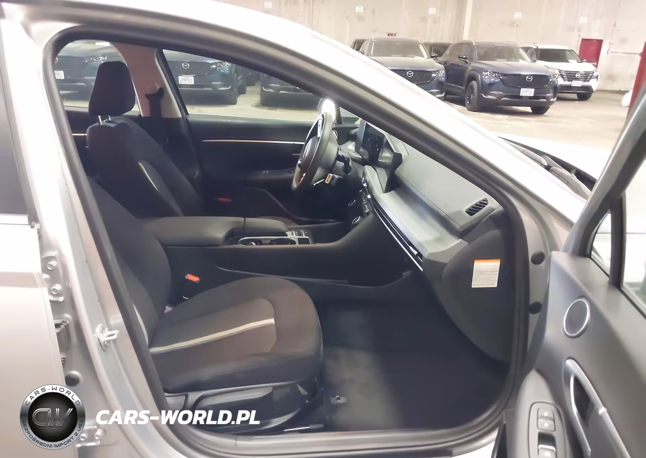 2026 Hyundai Sonata Hybrid Blue VIN:KMHL24JJ3TA157764 - 5