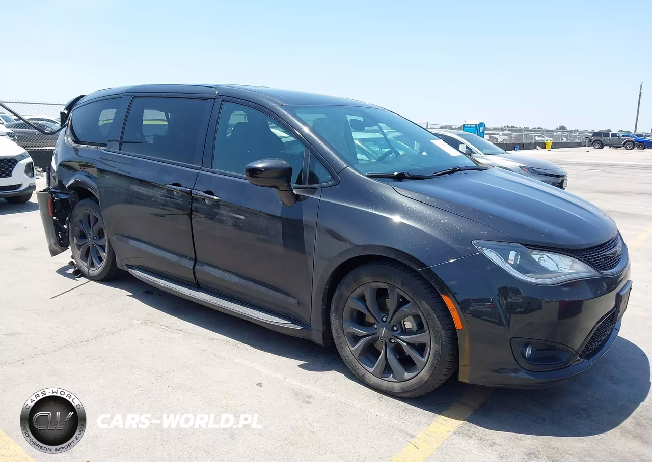 2020 Chrysler Pacifica Touring