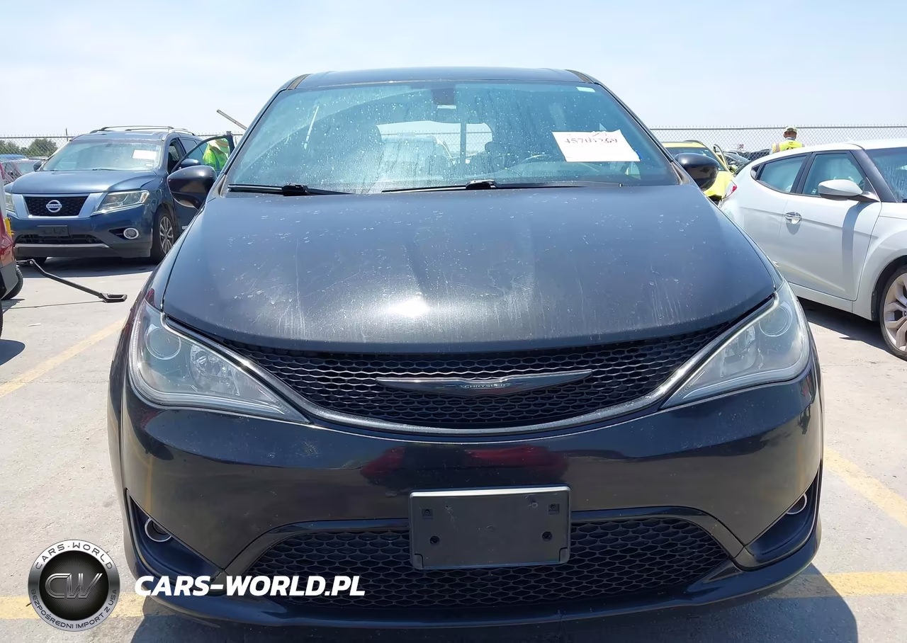 2020 Chrysler Pacifica Touring VIN:2C4RC1FG8LR286943 - 12