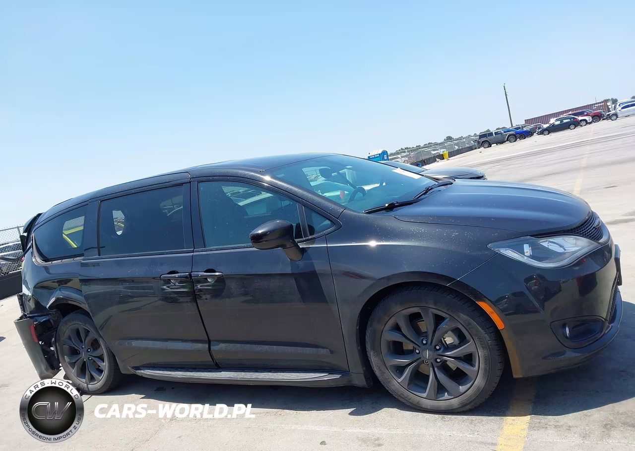 2020 Chrysler Pacifica Touring VIN:2C4RC1FG8LR286943 - 13