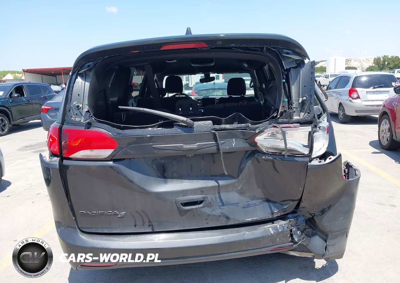 2020 Chrysler Pacifica Touring VIN:2C4RC1FG8LR286943 - 16