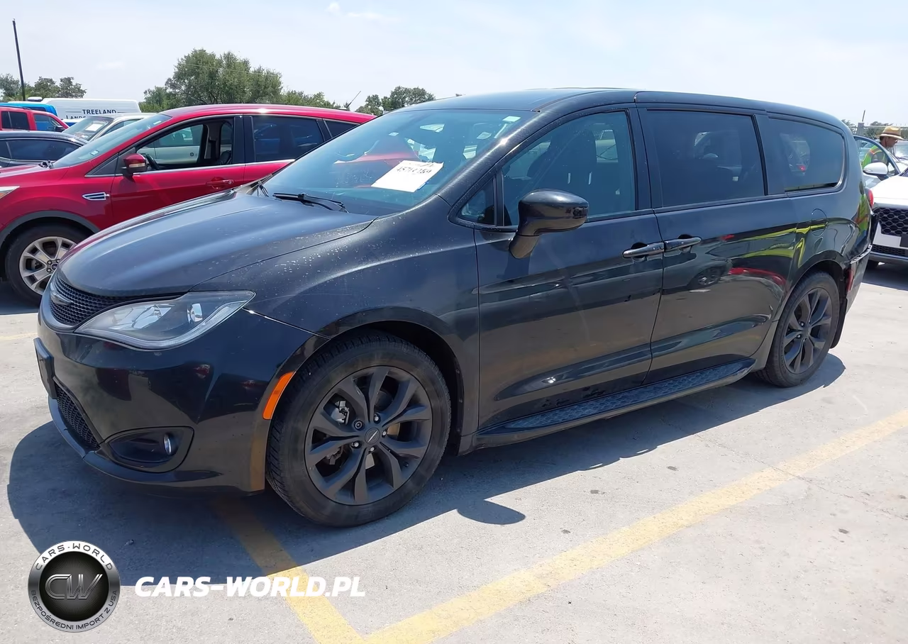 2020 Chrysler Pacifica Touring VIN:2C4RC1FG8LR286943 - 2