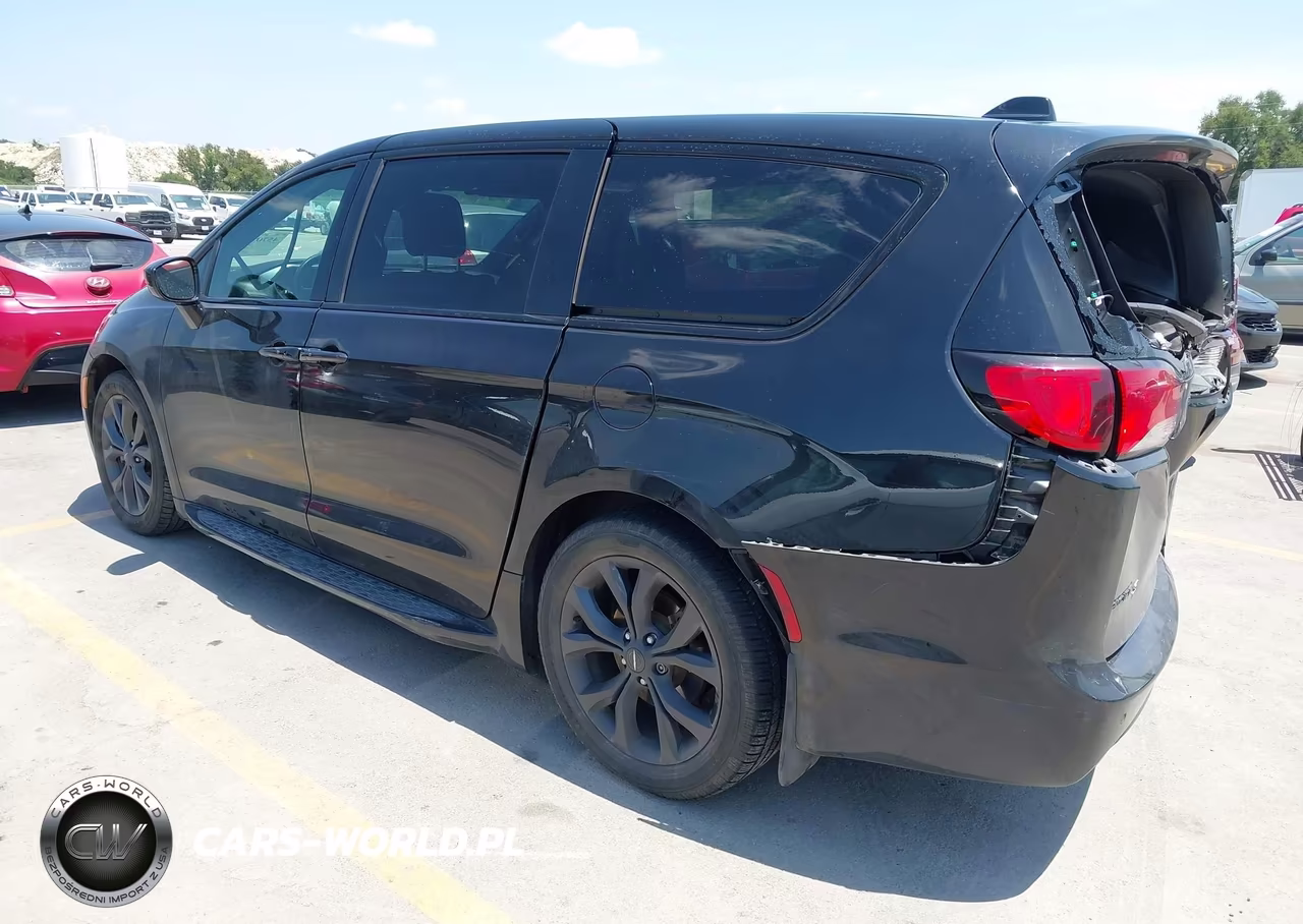 2020 Chrysler Pacifica Touring VIN:2C4RC1FG8LR286943 - 3