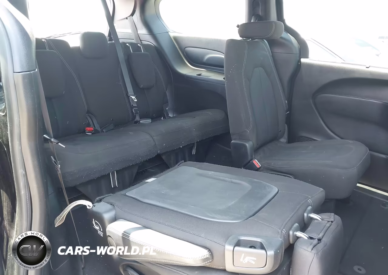 2020 Chrysler Pacifica Touring VIN:2C4RC1FG8LR286943 - 8