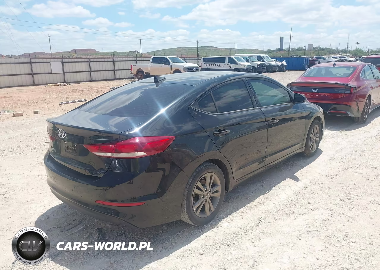 2018 Hyundai Elantra Value Edition VIN:5NPD84LF4JH280088 - 4