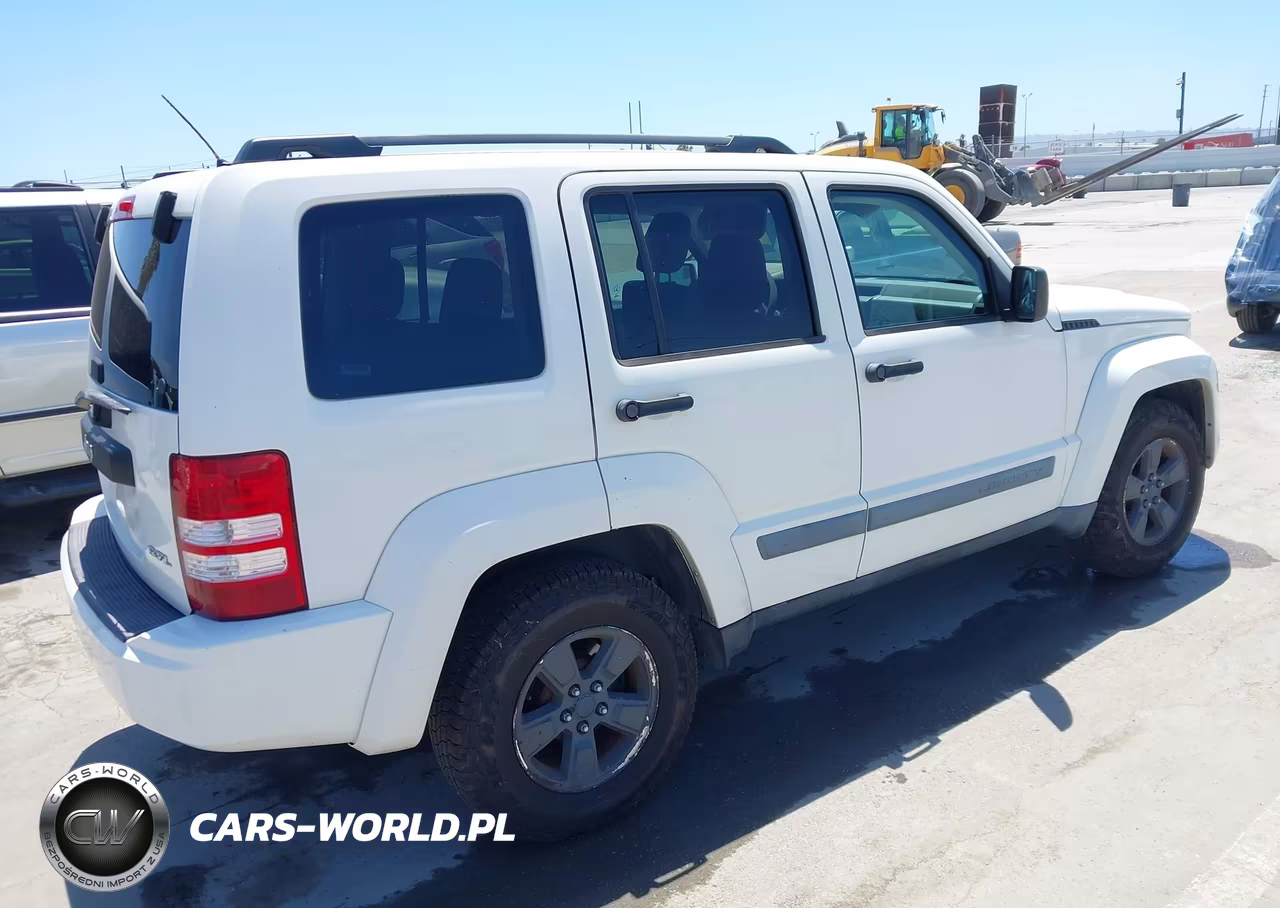 2008 Jeep Liberty Sport VIN:1J8GP28K38W241709 - 4