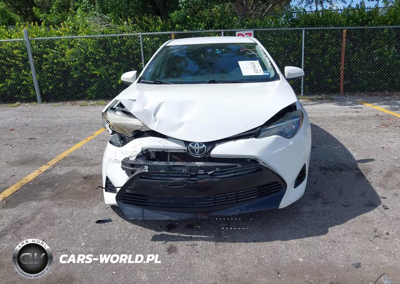 2018 Toyota Corolla Le VIN:5YFBURHE5JP814069 - 12