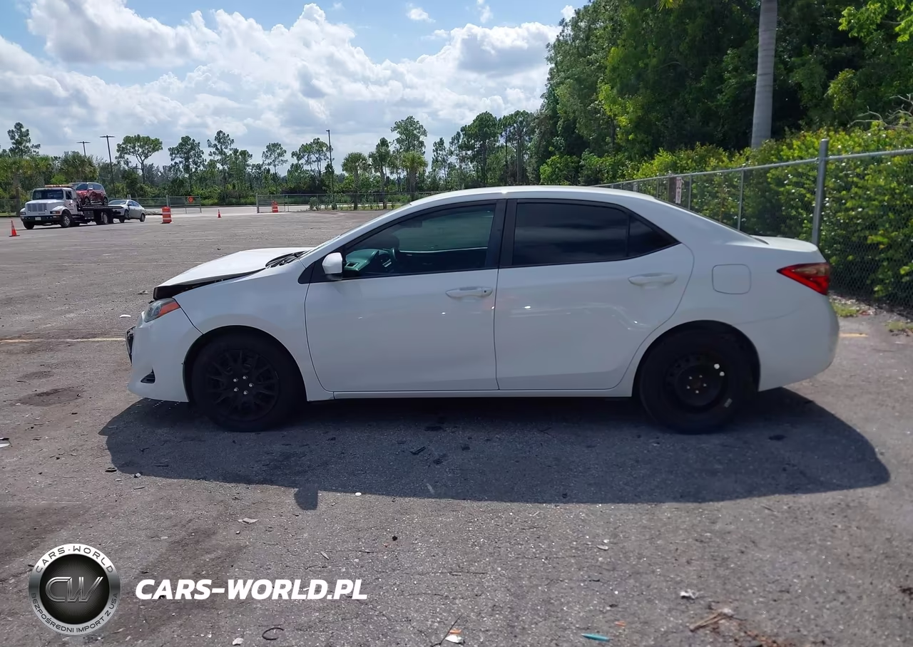 2018 Toyota Corolla Le VIN:5YFBURHE5JP814069 - 14