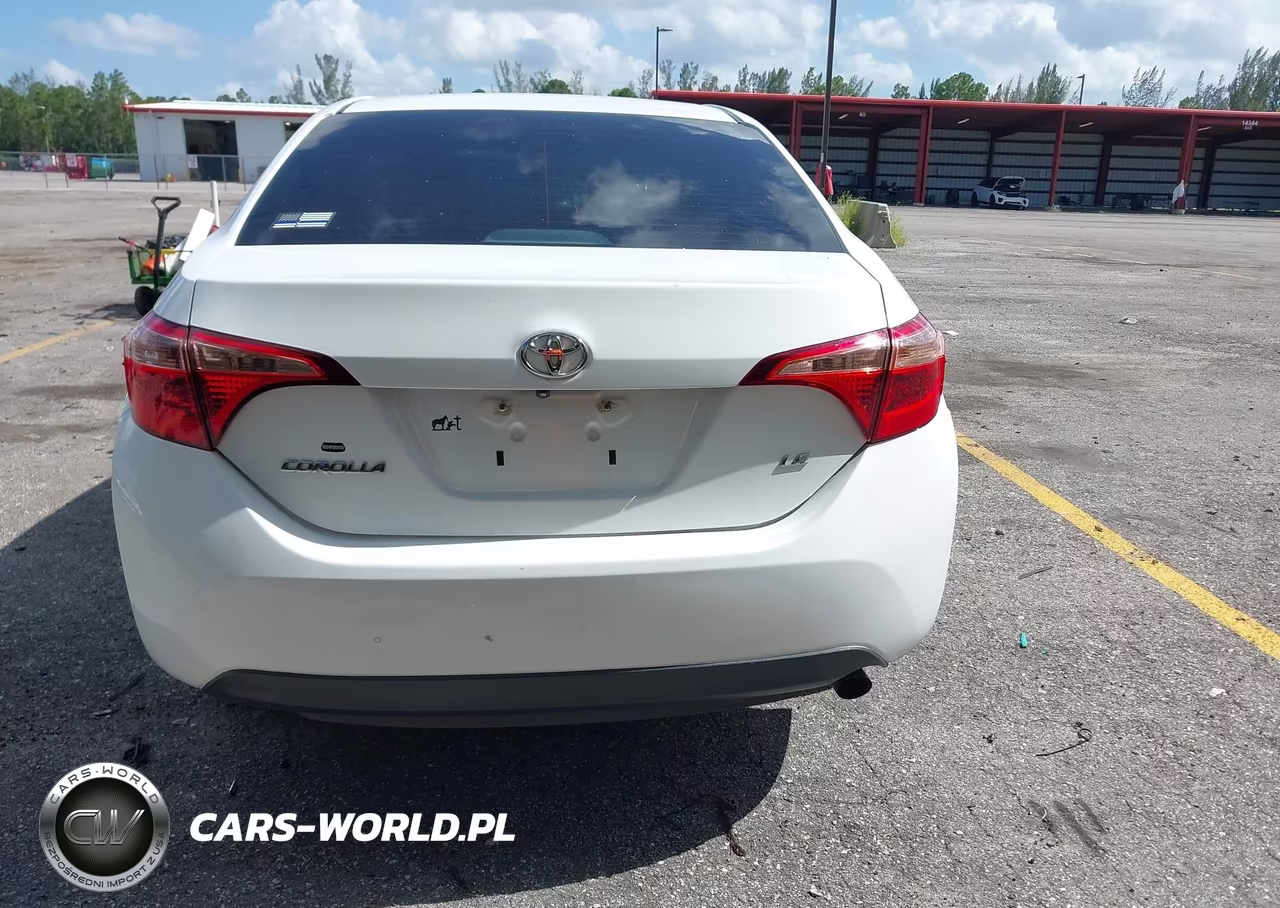 2018 Toyota Corolla Le VIN:5YFBURHE5JP814069 - 16