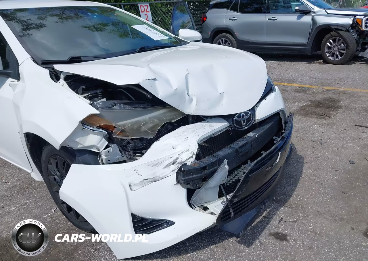 2018 Toyota Corolla Le VIN:5YFBURHE5JP814069 - 6