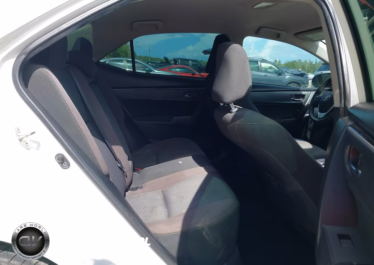 2018 Toyota Corolla Le VIN:5YFBURHE5JP814069 - 8