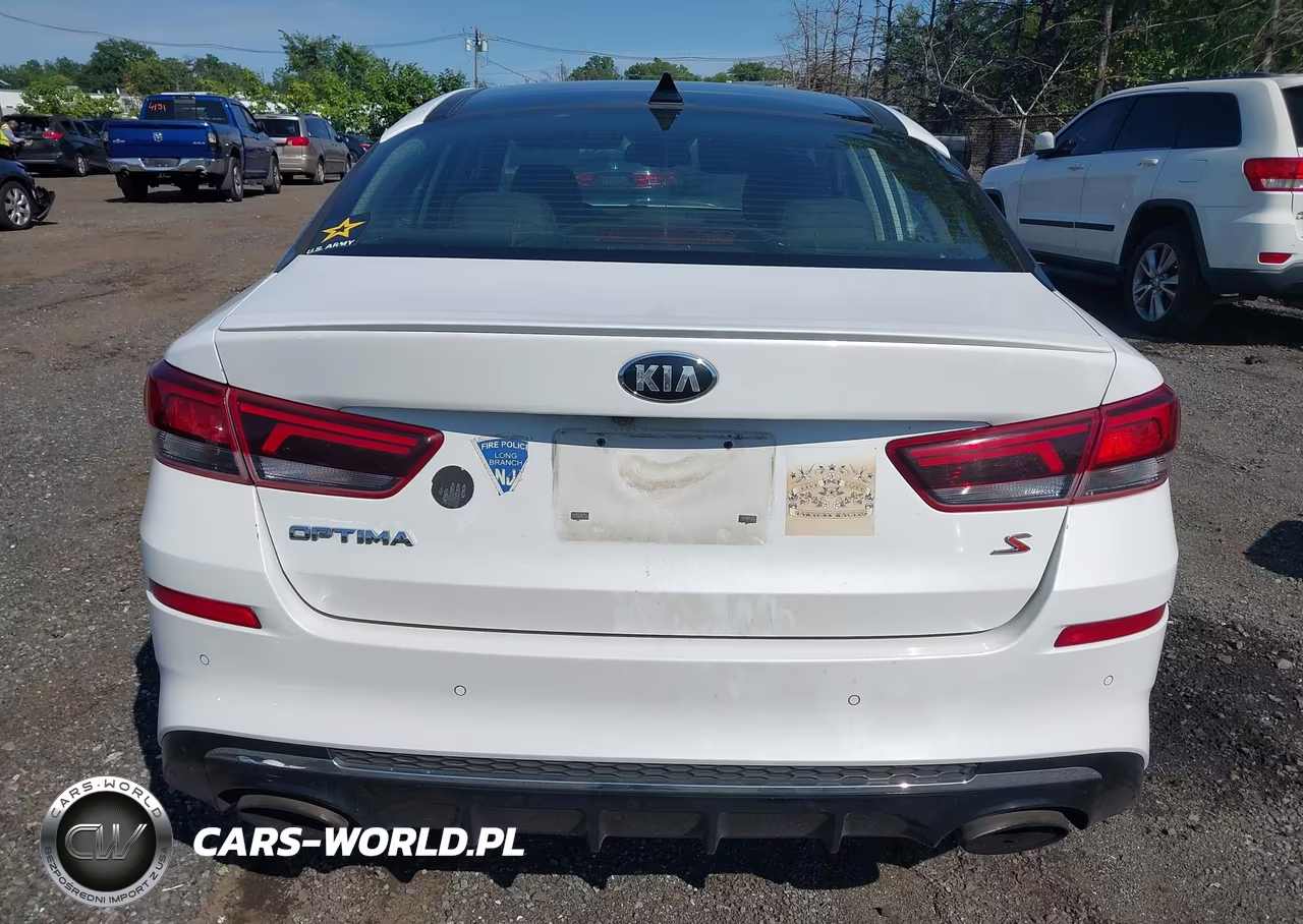 2019 Kia Optima S VIN:5XXGT4L38KG367085 - 17