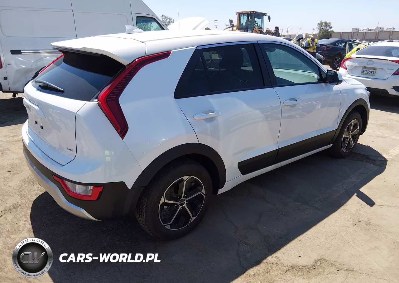 2026 Kia Niro Lx VIN:KNDCP3LE5T5330497 - 4