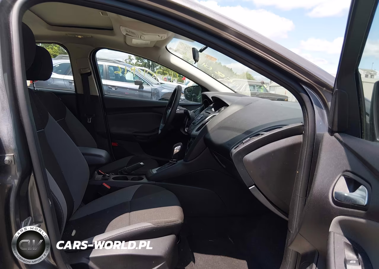 2014 Ford Focus Se VIN:1FADP3K21EL136887 - 5