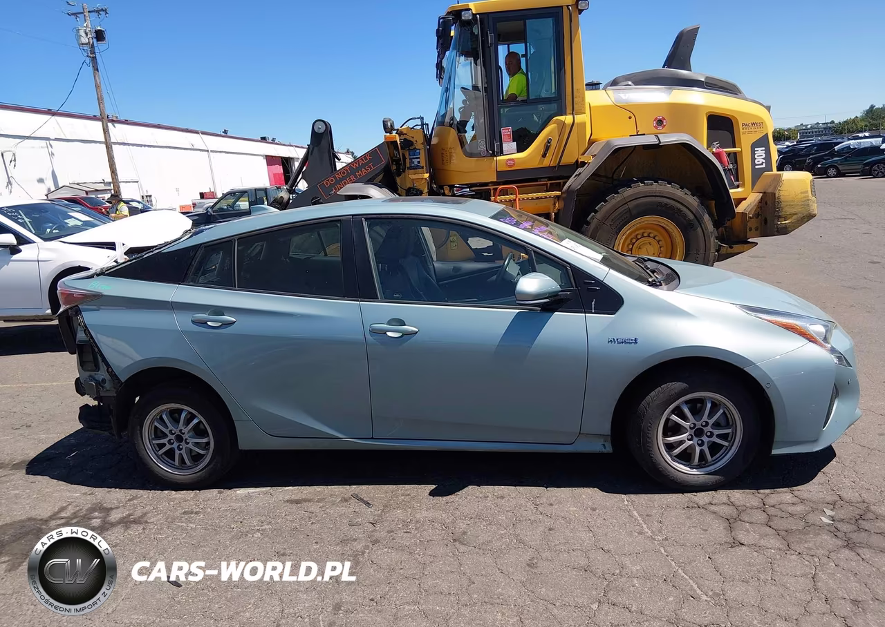 2018 Toyota Prius Four VIN:JTDKARFU4J3060951 - 14