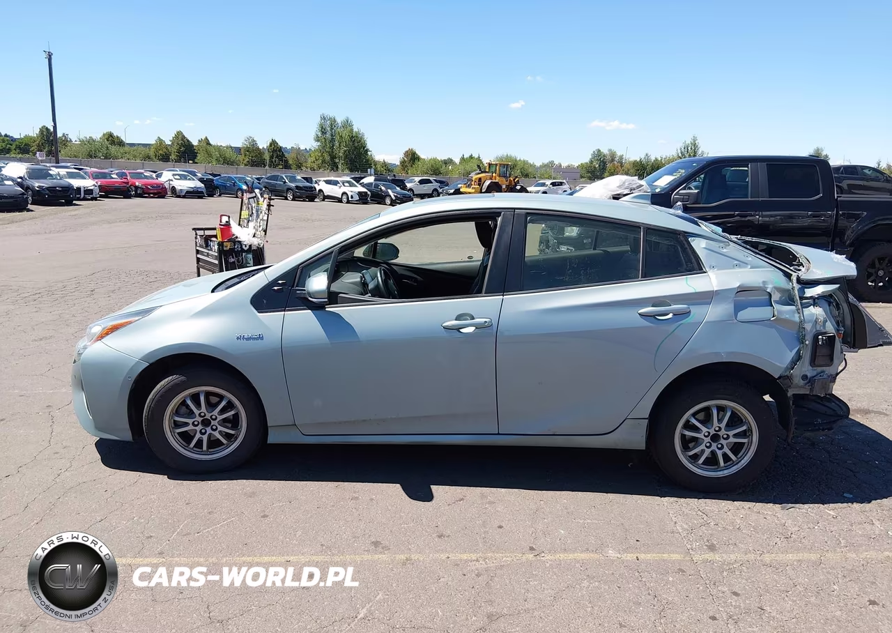 2018 Toyota Prius Four VIN:JTDKARFU4J3060951 - 15