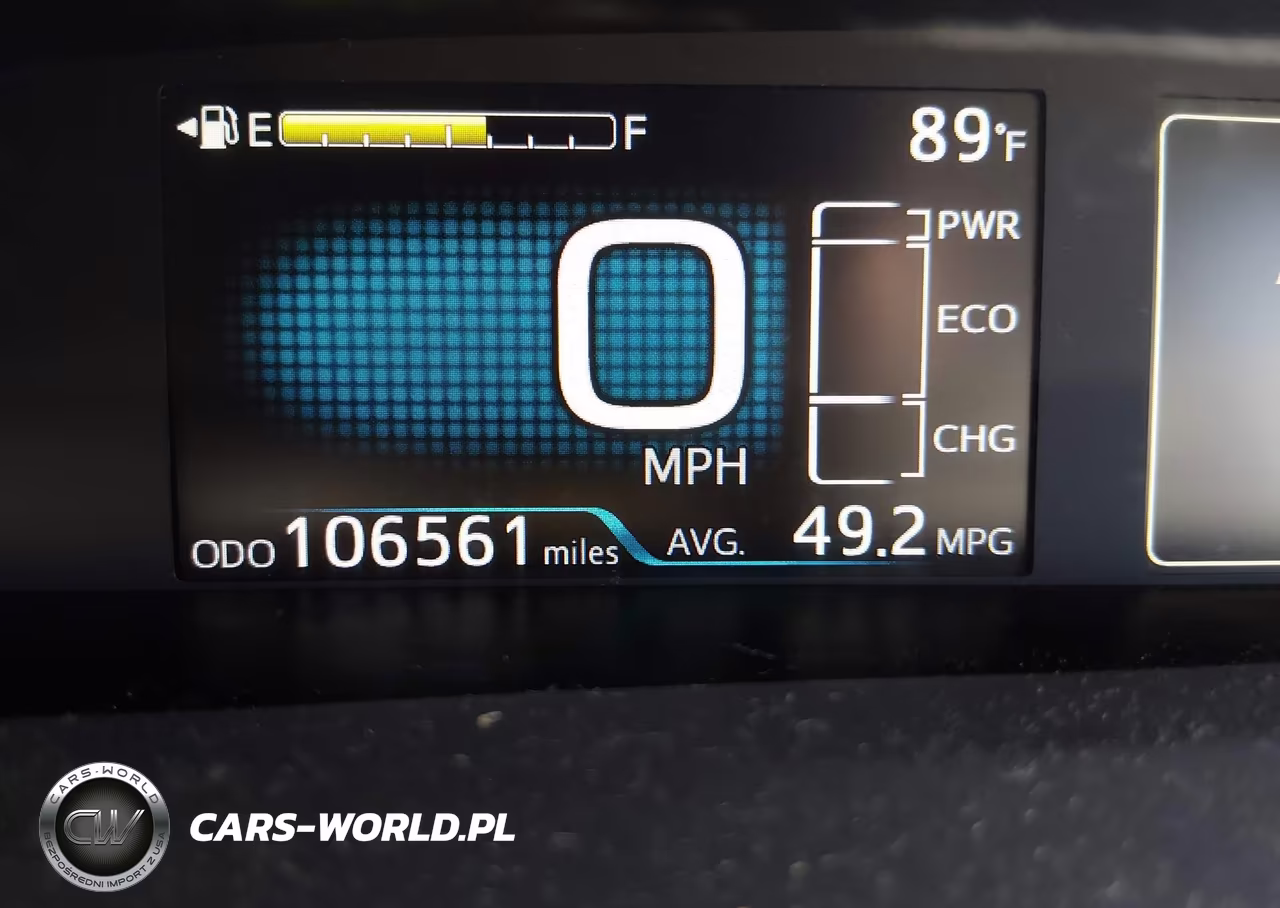 2018 Toyota Prius Four VIN:JTDKARFU4J3060951 - 16