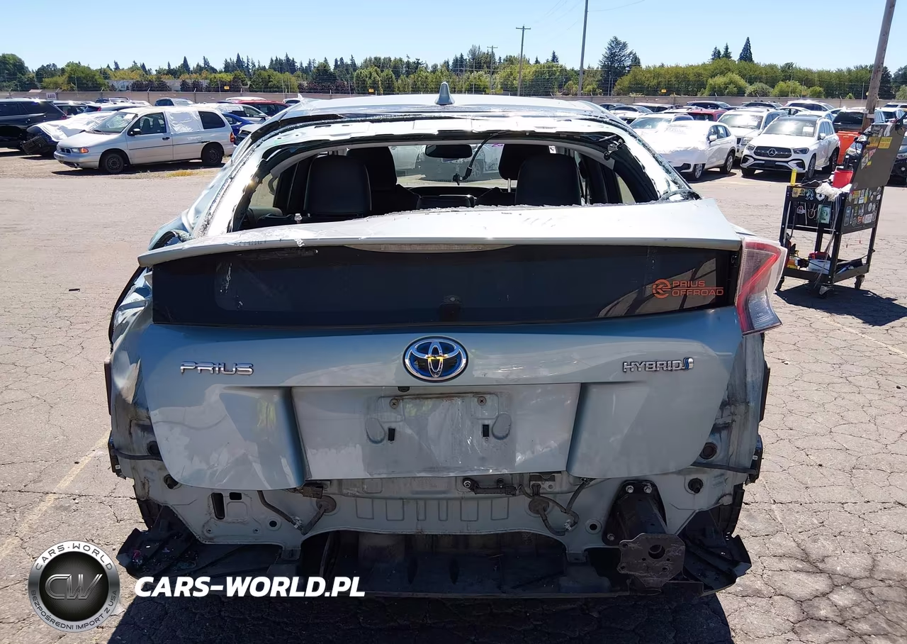 2018 Toyota Prius Four VIN:JTDKARFU4J3060951 - 17