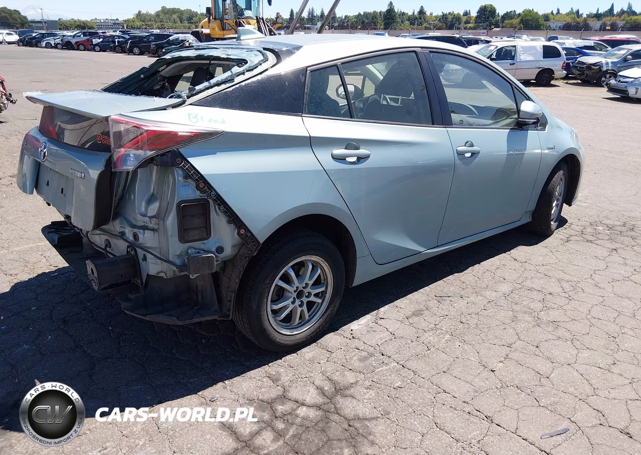 2018 Toyota Prius Four VIN:JTDKARFU4J3060951 - 4