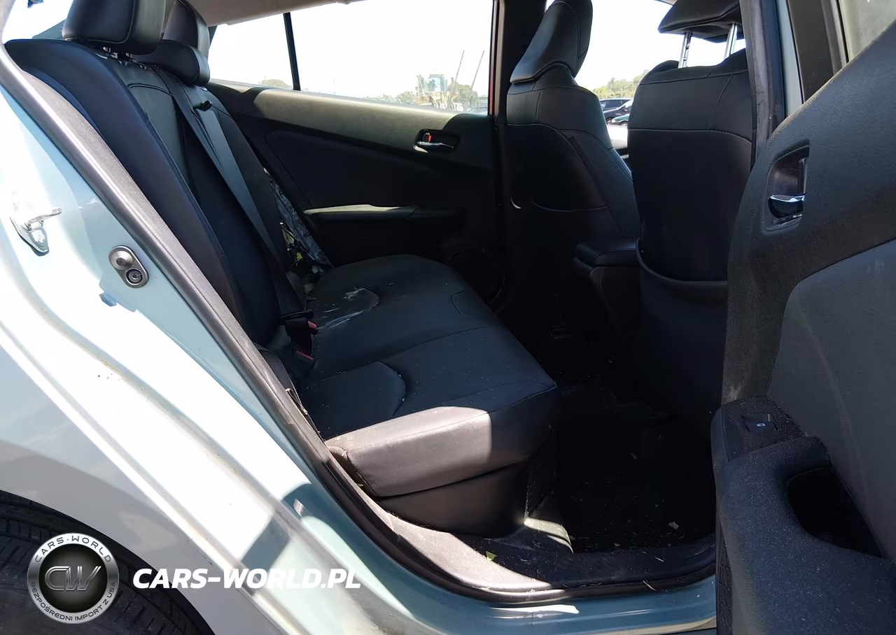 2018 Toyota Prius Four VIN:JTDKARFU4J3060951 - 8
