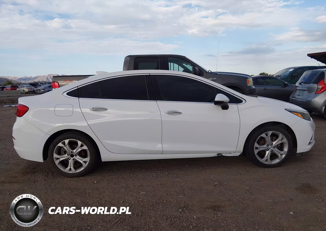 2018 Chevrolet Cruze Premier Auto VIN:1G1BF5SM7J7189882 - 13