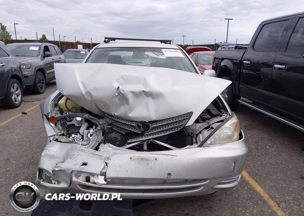 2003 Toyota Camry Le VIN:JTDBE32K030203842 - 13