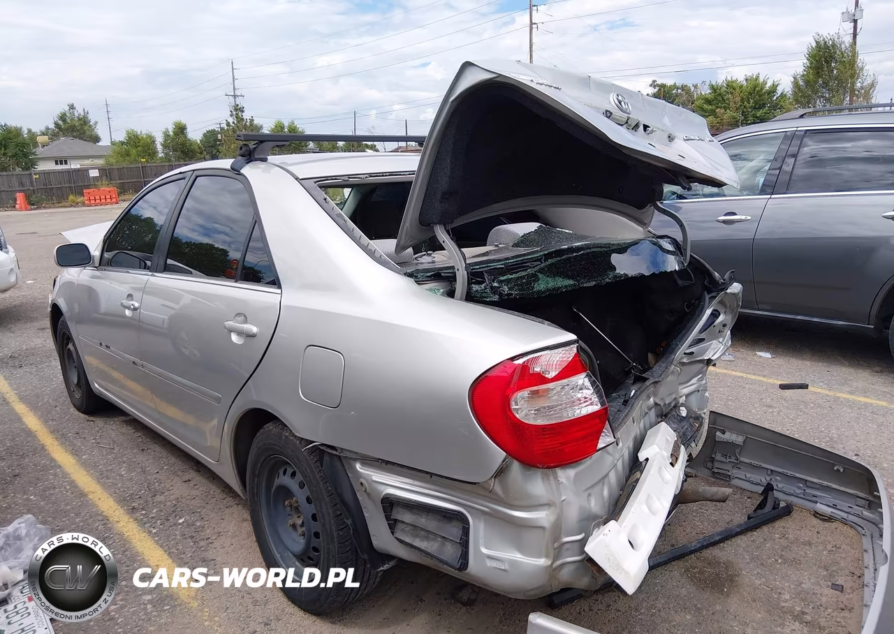 2003 Toyota Camry Le VIN:JTDBE32K030203842 - 3