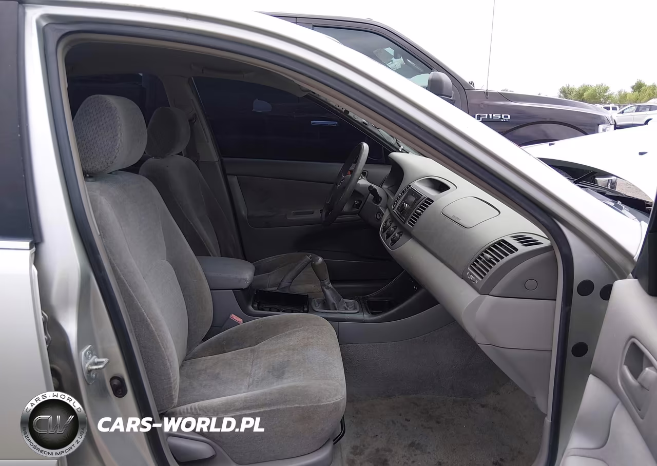 2003 Toyota Camry Le VIN:JTDBE32K030203842 - 5