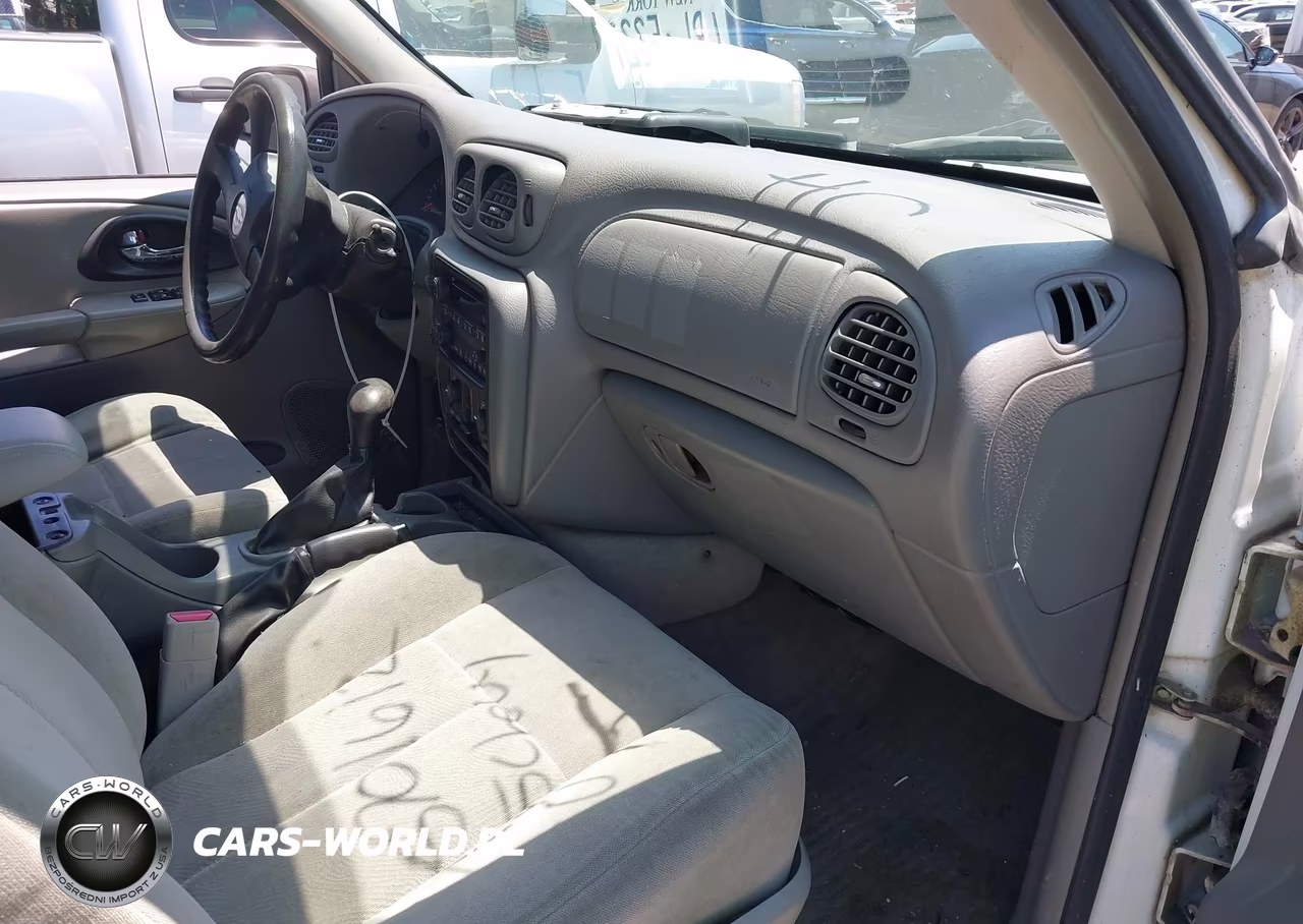 2005 Chevrolet Trailblazer Ls VIN:1GNDT13S452250081 - 5
