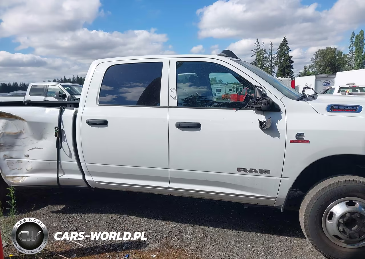 2022 Ram 3500 Tradesman 4X4 8' Box VIN:3C63RRGL3NG316560 - 13
