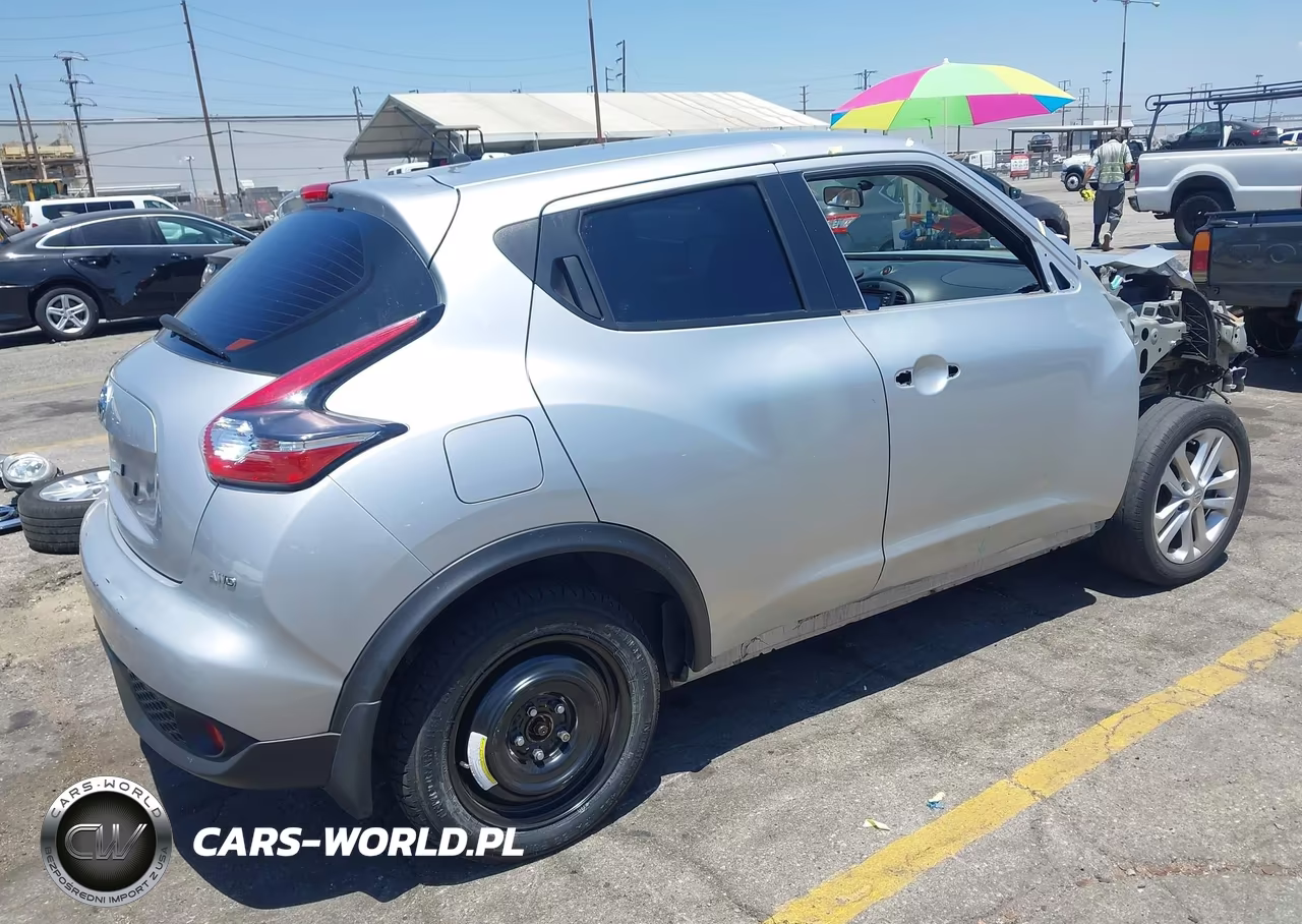 2015 Nissan Juke S VIN:JN8AF5MV5FT556824 - 4