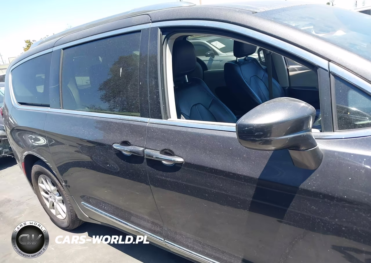 2020 Chrysler Pacifica Touring L VIN:2C4RC1BG5LR126038 - 14