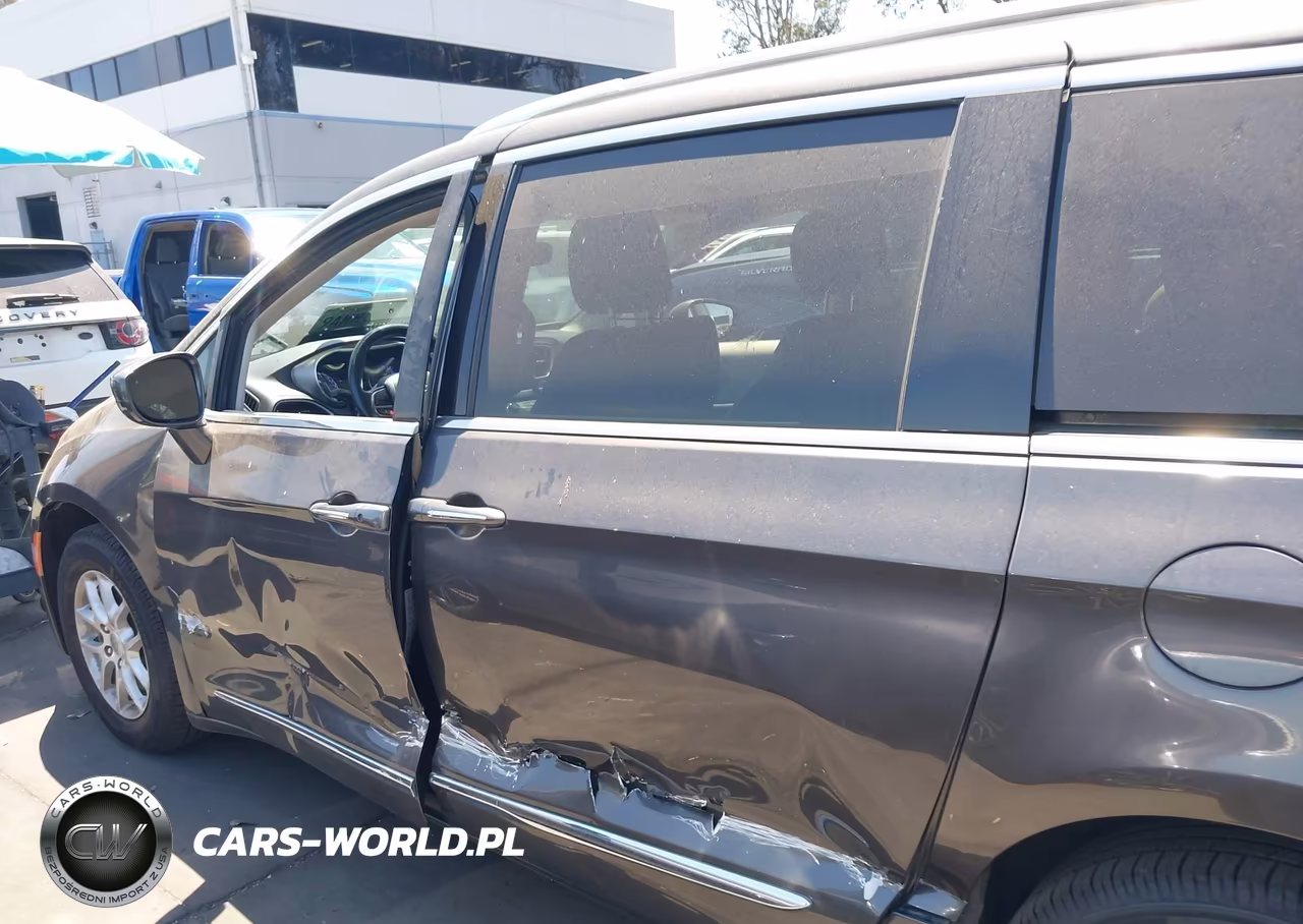 2020 Chrysler Pacifica Touring L VIN:2C4RC1BG5LR126038 - 15