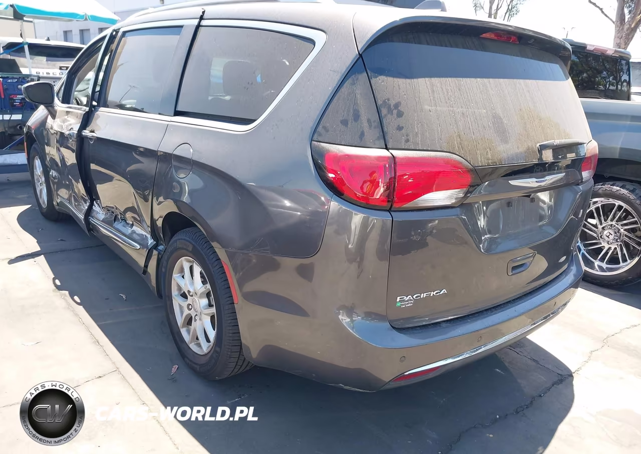 2020 Chrysler Pacifica Touring L VIN:2C4RC1BG5LR126038 - 3