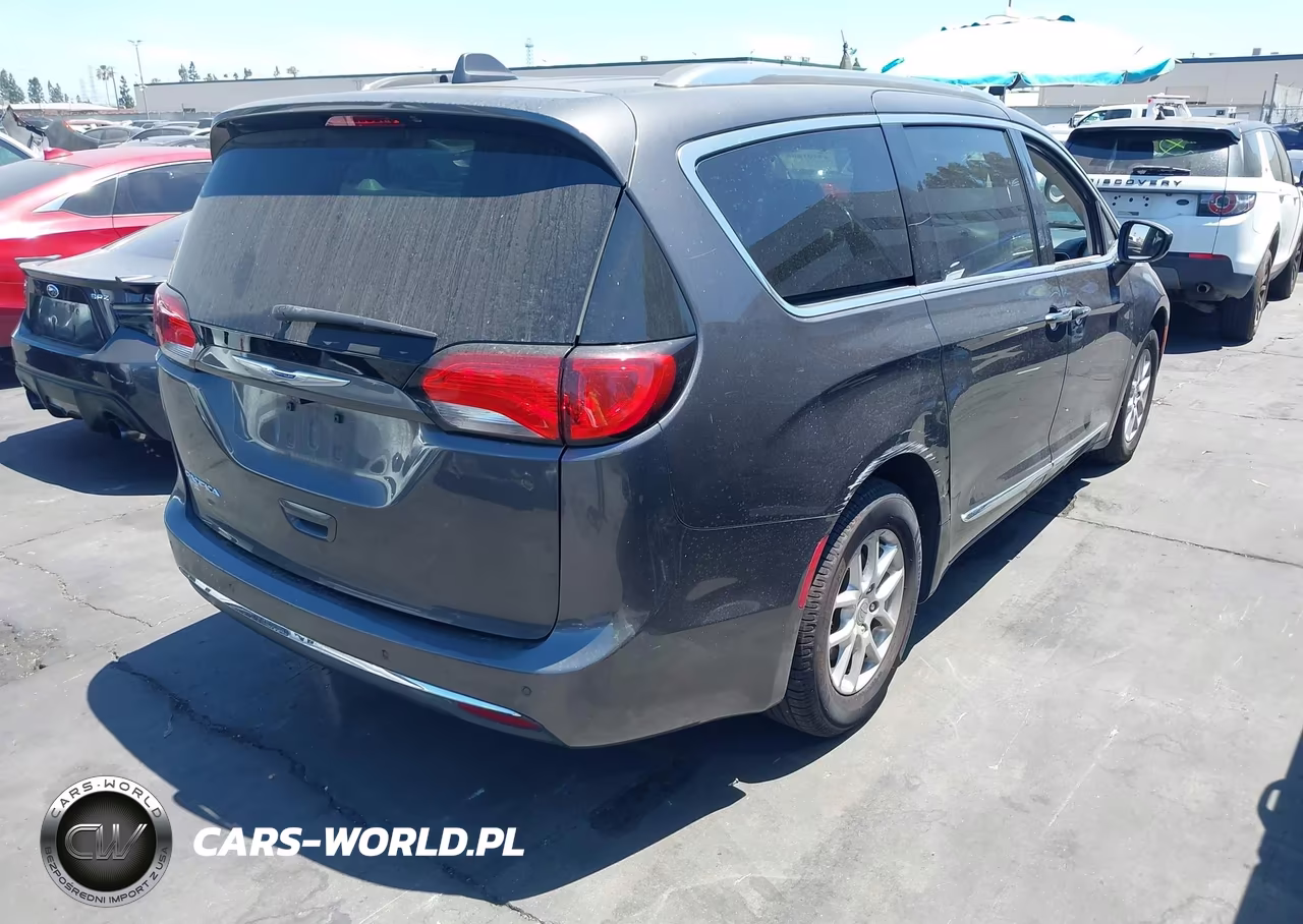 2020 Chrysler Pacifica Touring L VIN:2C4RC1BG5LR126038 - 4