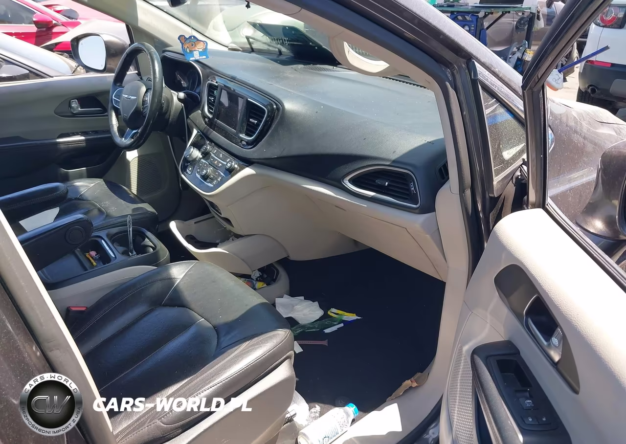 2020 Chrysler Pacifica Touring L VIN:2C4RC1BG5LR126038 - 5