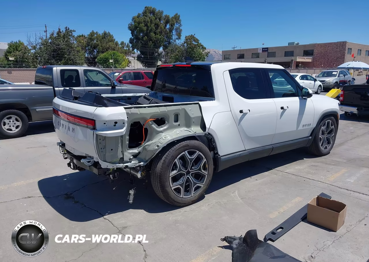 2026 Rivian R1T Dual Motor Large Pack-Performance Dual Motor Large Pack VIN:7FCTGFAAXTN043572 - 4