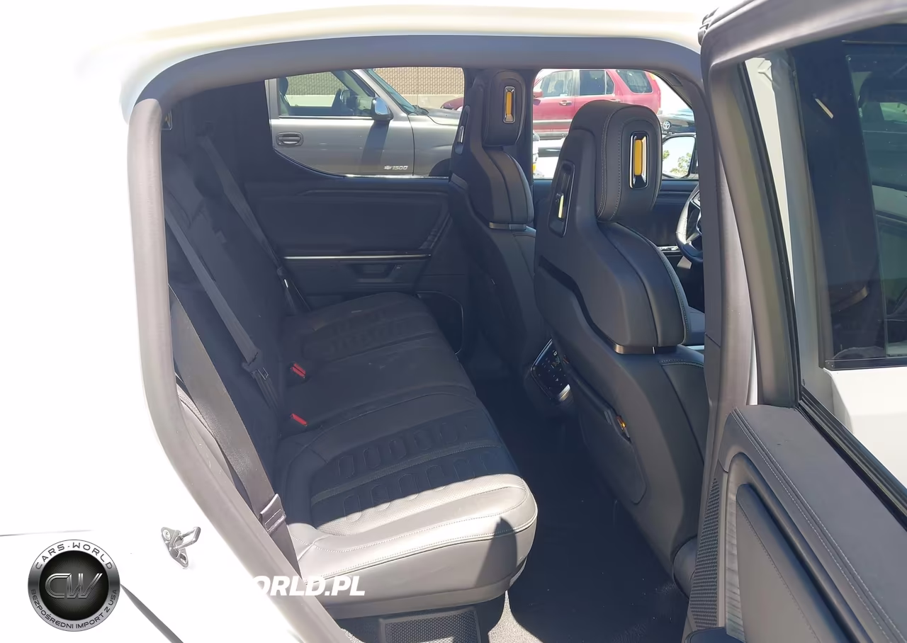 2026 Rivian R1T Dual Motor Large Pack-Performance Dual Motor Large Pack VIN:7FCTGFAAXTN043572 - 8