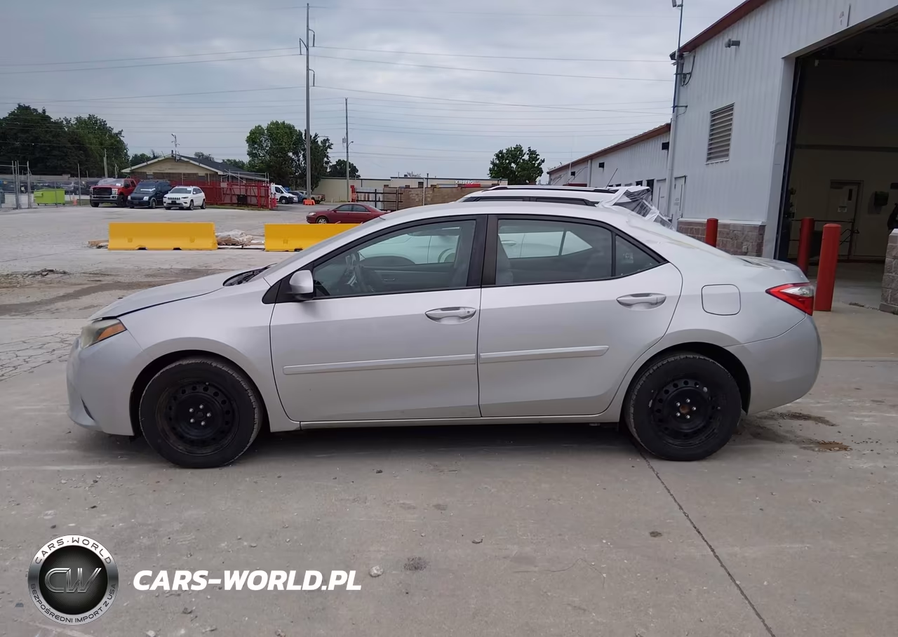 2015 Toyota Corolla Le VIN:5YFBURHE2FP327516 - 14